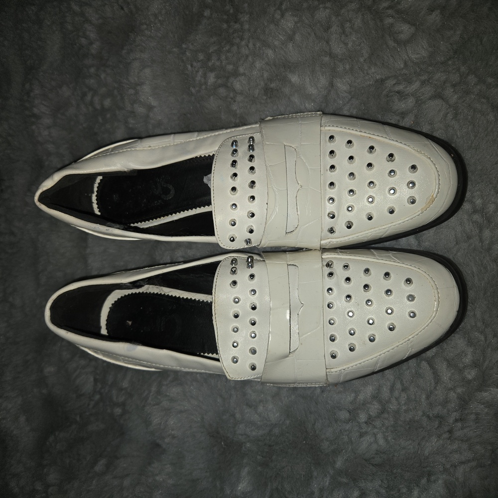 Circus by Sam Edelman Size 8 White Vegan Croc Embossed Studded Loafer